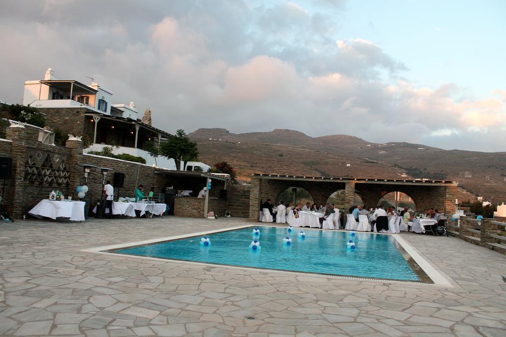 En Plo Aparthotel Agios Romanos Exteriör bild