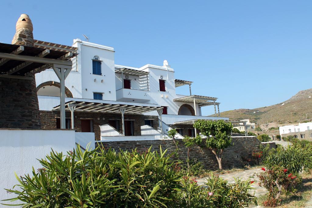 En Plo Aparthotel Agios Romanos Exteriör bild