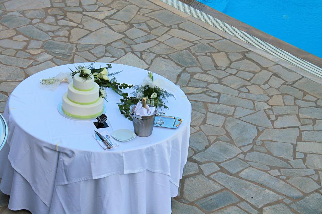 En Plo Aparthotel Agios Romanos Exteriör bild