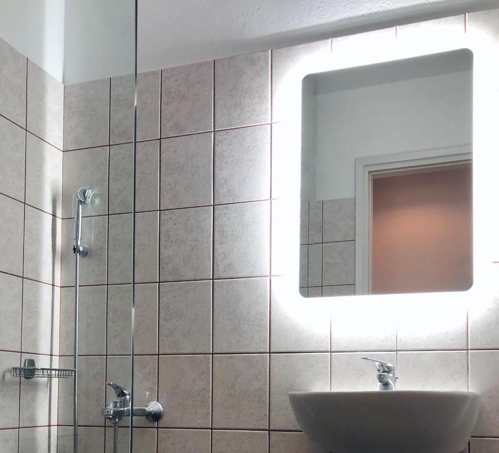 En Plo Aparthotel Agios Romanos Exteriör bild